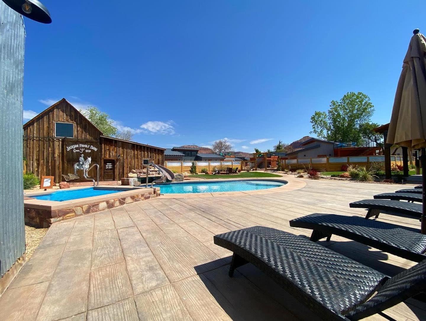 Timber & Tin F 2Bed 2Bath W Pool & Rooftop Deck 커내브 외부 사진