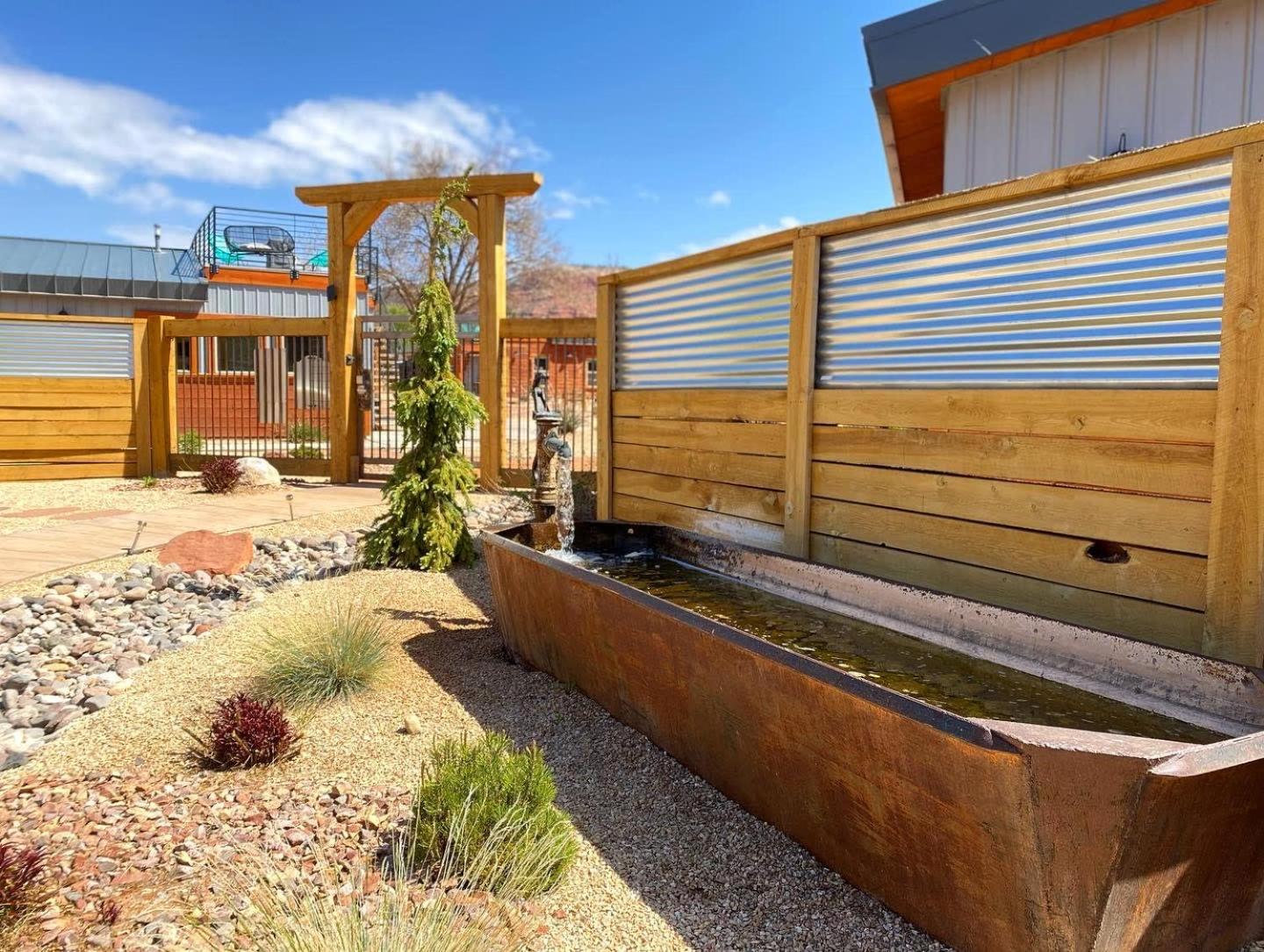 Timber & Tin F 2Bed 2Bath W Pool & Rooftop Deck 커내브 외부 사진